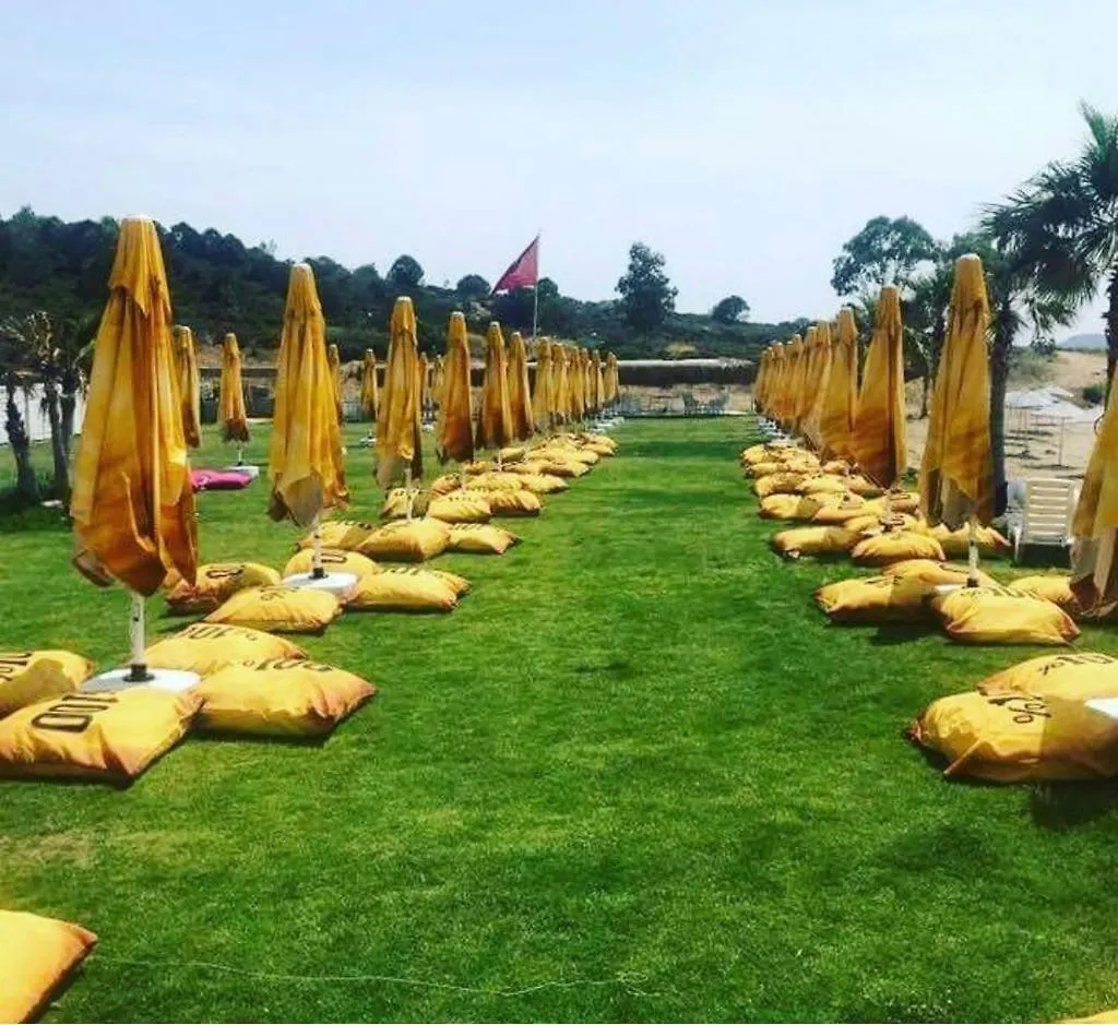 Lüks kamp alanı Bueno Beach Club Otel Foça Türkiye